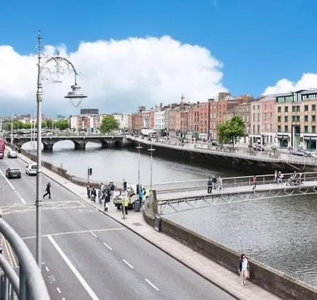 Modish Overlooking River Liffey * Δουβλίνο